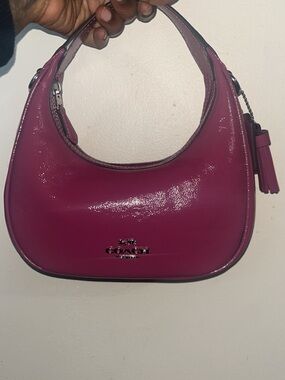 COACH Patent Leather Shoulder Bag in Fuchsia Pink